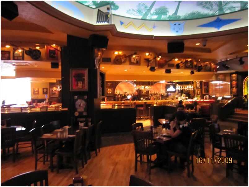 26 Hard Rock Cafe Miami